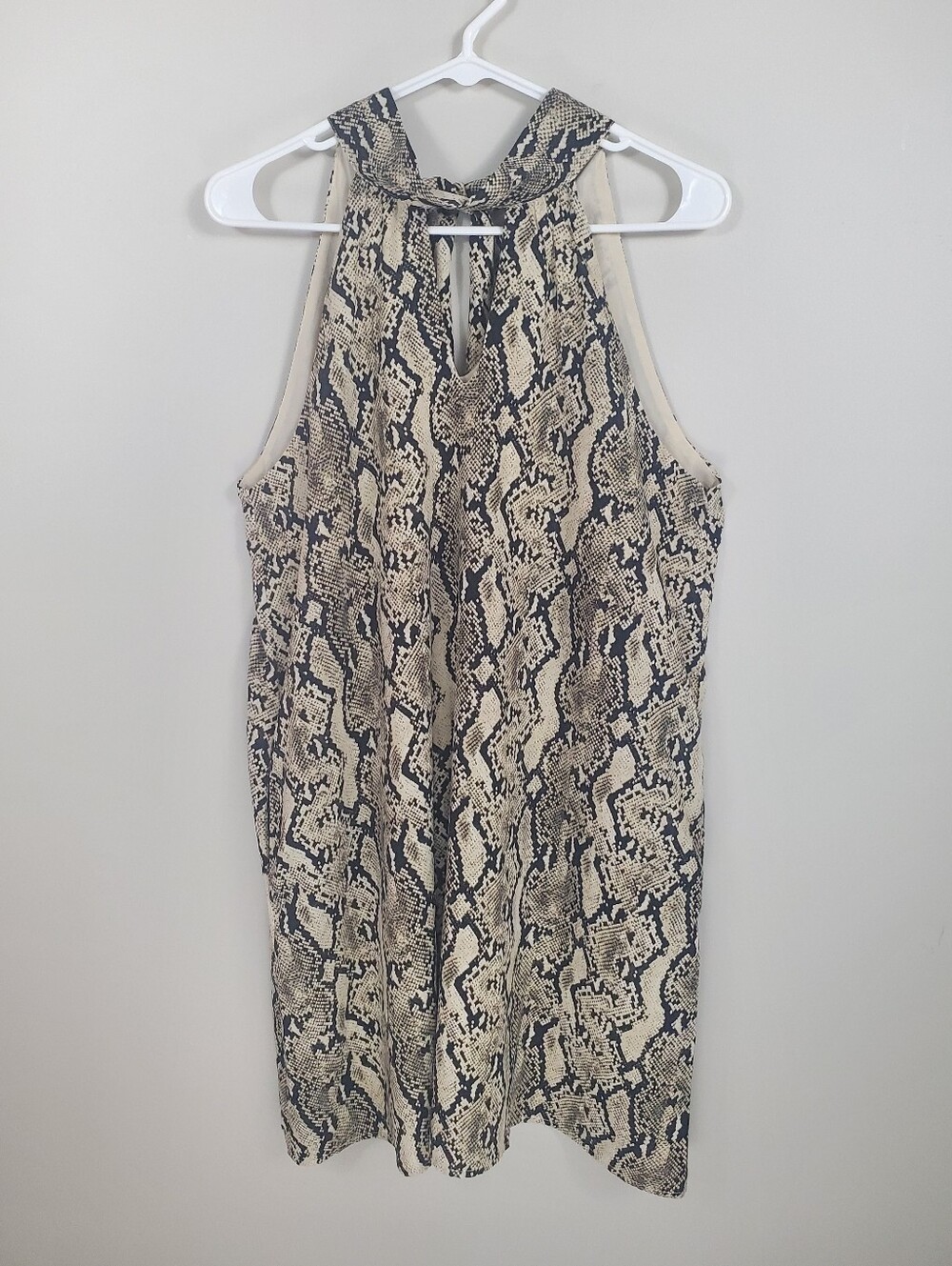 JJ Boutique Size M Tan Cream Sleeveless Snakeskin Print Flowy Dress With Pockets